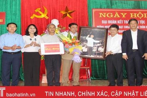 Lãnh đạo tỉnh dự ngày hội đại đoàn kết tại xã Ngọc Sơn