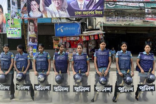 Bangladesh thành lập đơn vị cảnh sát toàn nữ để chống bạo lực trên mạng