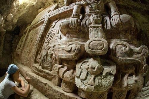 Phát hiện bức phù điêu cổ 'khủng' của người Maya