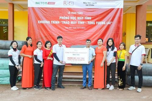 Trao tặng 2 phòng học máy tính và 1.200 áo ấm cho 3 trường học ở vùng biên giới Nậm Pồ, Điện Biên