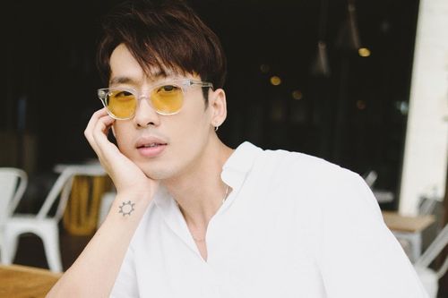 Hết làm con trai 'Bố già', Tuấn Trần khoe kỳ nghỉ xả hơi sang chảnh, khẳng định đẳng cấp nam thần