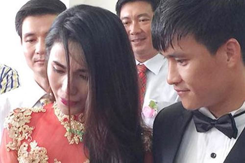 'Một tháng bị cầm tù' với Công Vinh ở nước ngoài, Thủy Tiên cho ra đời 9 ca khúc!