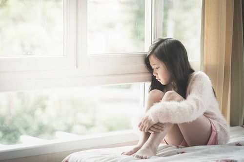Báo động bệnh trầm cảm ở trẻ em: Đâu là dấu hiệu nhận biết sớm 'căn bệnh của xã hội hiện đại'?