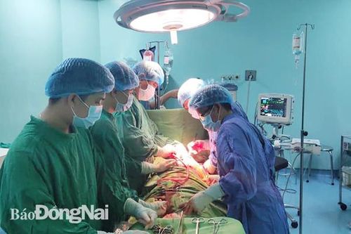 Cứu sống ngoạn mục bệnh nhân bị dao đâm thấu tim