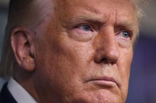 Phe Tổng thống Donald Trump có thể mua vũ khí để chống Fox News