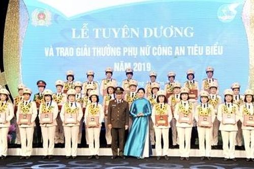 Tuyên dương 31 phụ nữ Công an tiêu biểu