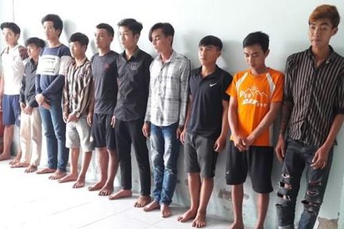 Triệu tập đối tượng tấn công 2 công an để 'giải cứu' bạn nhậu