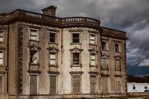 Biệt thự 'ma ám' nổi tiếng ở Ireland rao bán gần 3 triệu USD