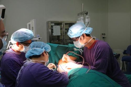 Tái tạo ngực sau ung thư cho người phụ nữ 64 tuổi