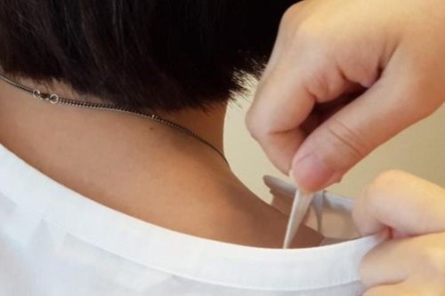Giáo viên Nhật bị chỉ trích vì kiểm tra áo ngực của nữ sinh