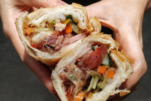 3 tiệm bánh mì heo quay ngon có tiếng ở TP.HCM