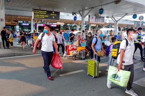 Tài xế công nghệ Đông Nam Á đón khách sân bay như thế nào?