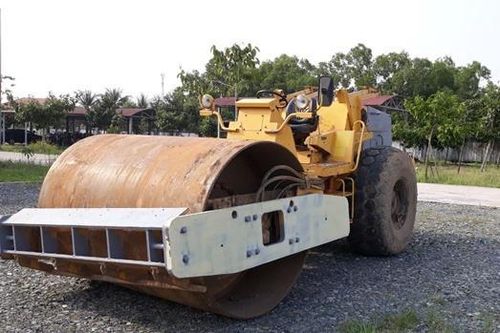 Bị bắt vì trộm xe lu