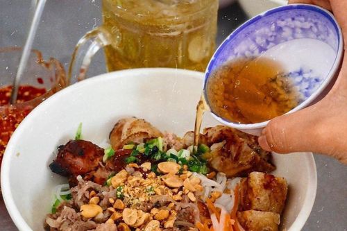 Ăn gì ở khu ẩm thực Cô Giang?