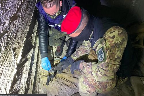 Cảnh sát Italy đột kích băng đảng mafia thu phí người chết
