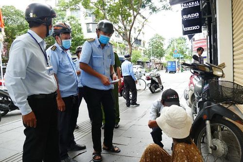 Người dân ngỡ ngàng với mức phạt 3 triệu nếu không đeo khẩu trang...