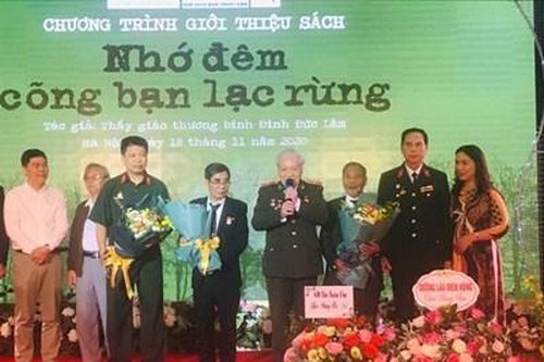 Ra mắt cuốn nhật ký 'Nhớ đêm cõng bạn lạc rừng'