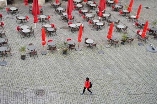 Kinh tế Eurozone đối mặt suy thoái kép