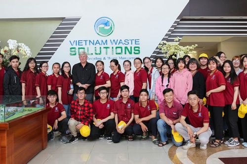 40 sinh viên Trường Đại học Nguyễn Tất Thành tham quan và tìm hiểu quy trình vận hành và xử lý chất thải của VWS