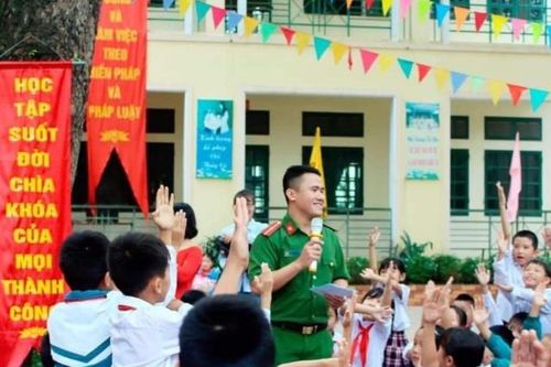 Ngăn chặn ma túy, kẹo thuốc lá 'tấn công' học đường
