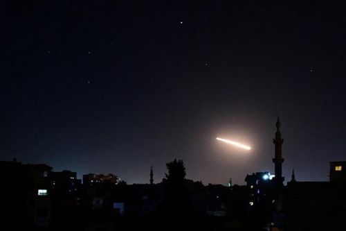 Israel dội tên lửa vào thủ đô Syria