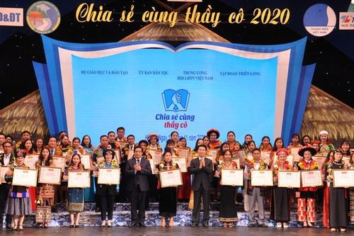 Tuyên dương 63 giáo viên người dân tộc thiểu số tiêu biểu