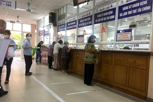 Bảo hiểm y tế là 'bà đỡ' cho bệnh nhân nghèo