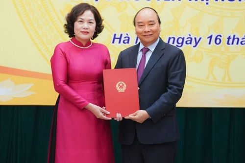 Thử thách với nữ Thống đốc đầu tiên Việt Nam