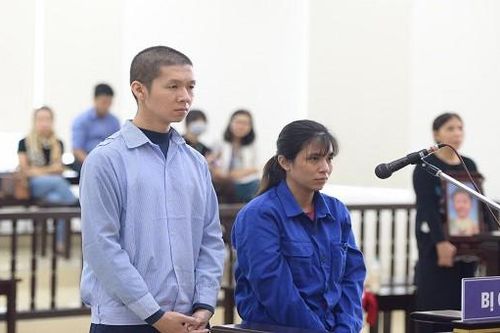 Vụ bé 3 tuổi bị bạo hành đến chết: Bất ngờ lời khai của cha dượng và mẹ ruột tại tòa