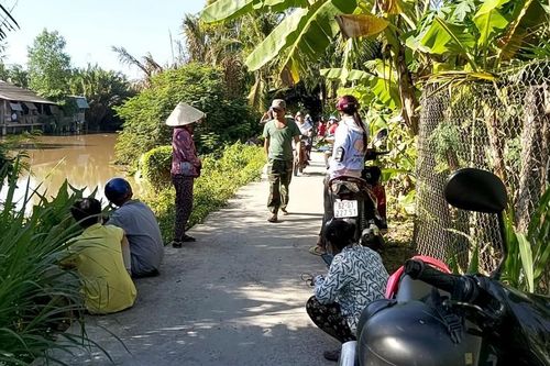 Kinh hãi phát hiện thi thể phân hủy trôi trên sông Bảo Định