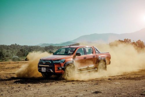 Đánh giá Toyota Hilux 2020: Bán tải mạnh mẽ, trẻ trung và an toàn