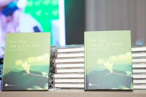 Món quà nhỏ đầy ý nghĩa của 2 nhà thơ tặng người thầy đã mất