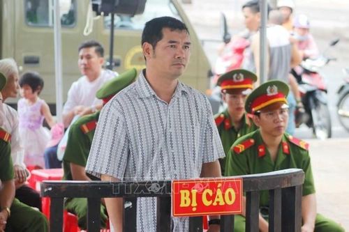 Bắt tạm giam 2 đối tượng sử dụng tài liệu giả của cơ quan, tổ chức