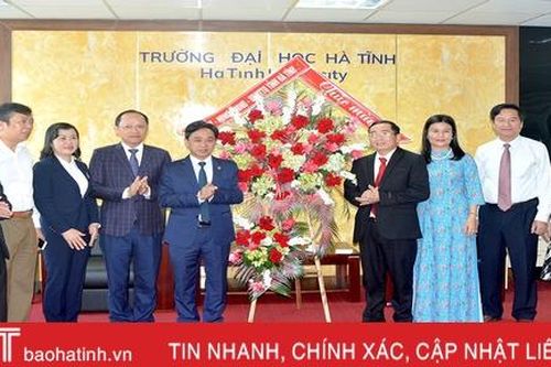 Mong nhà trường và các nhà giáo tiếp tục đóng góp cho sự nghiệp phát triển tỉnh nhà