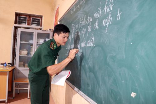 Lớp học đặc biệt ở biên cương của những thầy giáo quân hàm xanh
