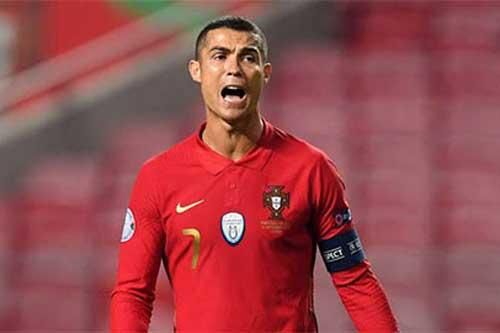Ronaldo được khen là 'con quái vật bẩm sinh'