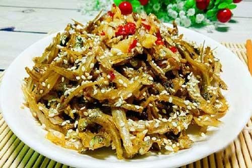 Cách làm món cá cơm rim tỏi ớt đậm đà cho ngày se lạnh