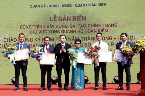 Hoàn thành suất sắc dự án kè Hồ Gươm: Busadco và Tổng giám đốc Hoàng Đức Thảo được tặng Bằng khen của Chủ tịch TP.Hà Nội