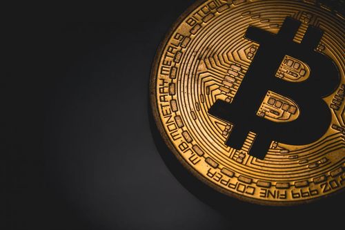 Giá Bitcoin chạm mốc 17.800 USD, cao nhất trong 2 năm qua