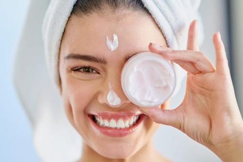 Chuyên gia tiết lộ nguyên tắc vàng chăm sóc da mềm ẩm trong mùa hanh khô