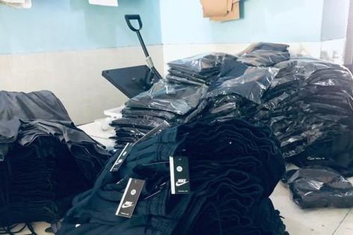 Bình Dương: Phát hiện xưởng sản xuất quần áo giả thương hiệu Nike, Adidas