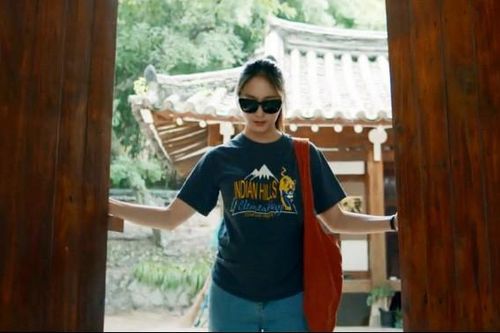 'Công chúa băng giá' Krystal Jung hóa 'Mẹ bầu siêu ngầu'
