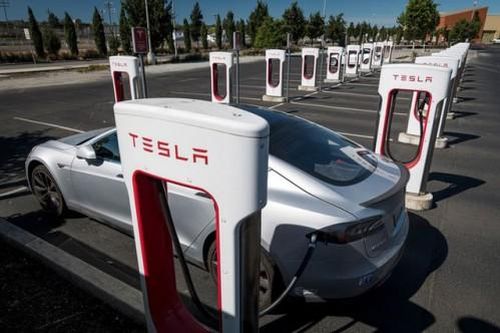Mô hình kinh doanh Tesla và con đường lọt vào nhóm cổ phiếu danh giá nhất phố Wall