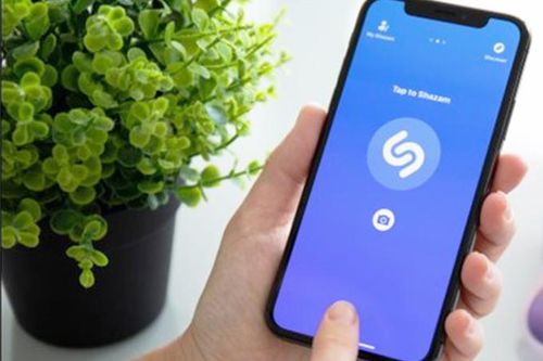 Cách tìm tên của một bài hát phát ở gần bạn bằng… iPhone