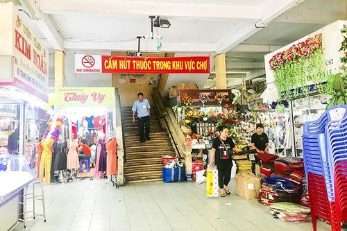 Thực hiện khuôn viên chợ không khói thuốc lá