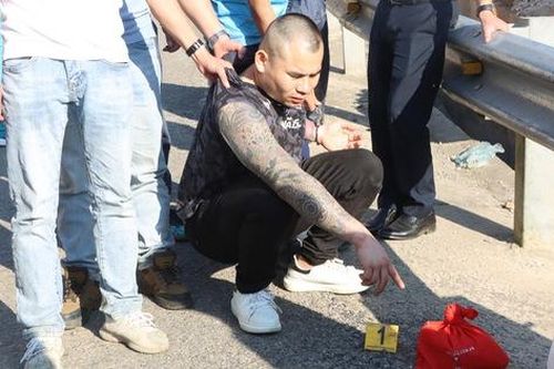 'Người vận chuyển' tông chiến sỹ công an rồi bỏ chạy cùng 4 bánh heroin