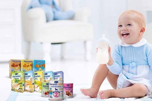 Bộ đôi sữa bột và bánh ăn dặm nào đang khiến các mẹ 'phát sốt'