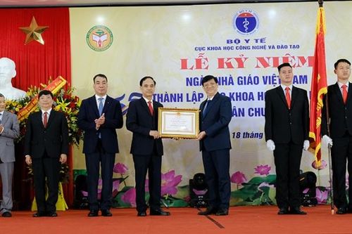 'Mong các thầy, cô đóng góp nhiều hơn nữa cho đào tạo nhân lực y tế'