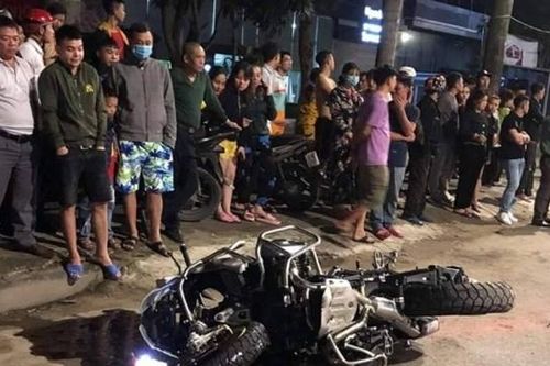 Mô tô phân khối lớn phóng nhanh gây tai nạn, 3 người thương vong