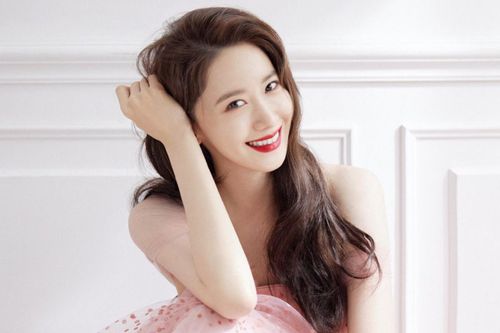 Yoona mặc váy gợi cảm trên tạp chí